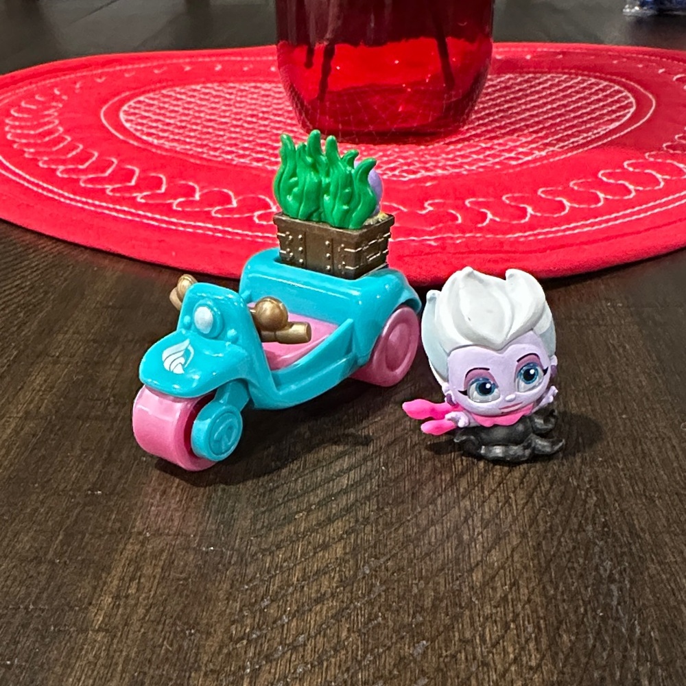 Disney Doorables let's go racers Ursula